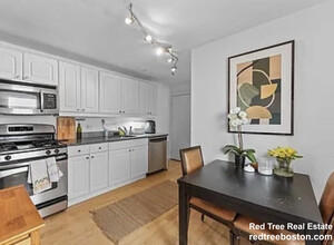 148 W 3rd St, Unit 2 in Boston, MA - Foto de edificio - Building Photo