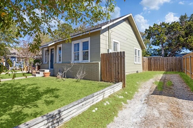 1705 S 5th St in Austin, TX - Building Photo - Building Photo