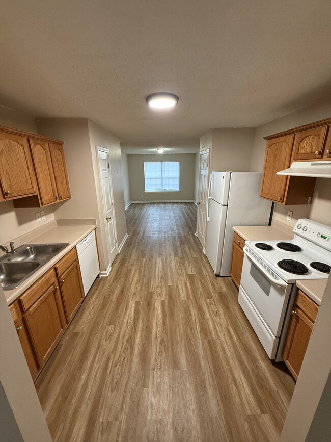 460 Parkway Rd in Union City, GA - Building Photo - Building Photo