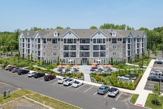 The Enclave 55+ in Old Bridge, NJ - Foto de edificio - Building Photo