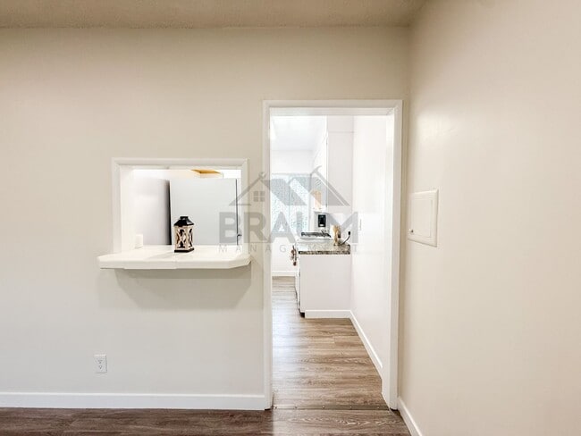 15546 Vanowen St, Unit 9 in Los Angeles, CA - Foto de edificio - Building Photo