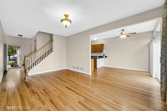 7248 Bradford Ct in Justice, IL - Foto de edificio - Building Photo