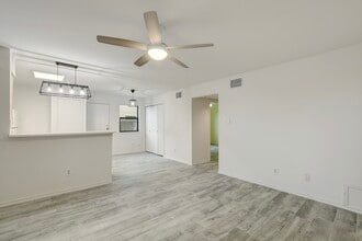 809 Bracewood Cir, Unit C in San Marcos, TX - Building Photo - Building Photo