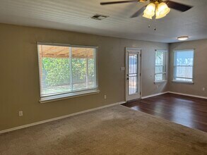 450 Carriage Way in Kyle, TX - Building Photo - Building Photo