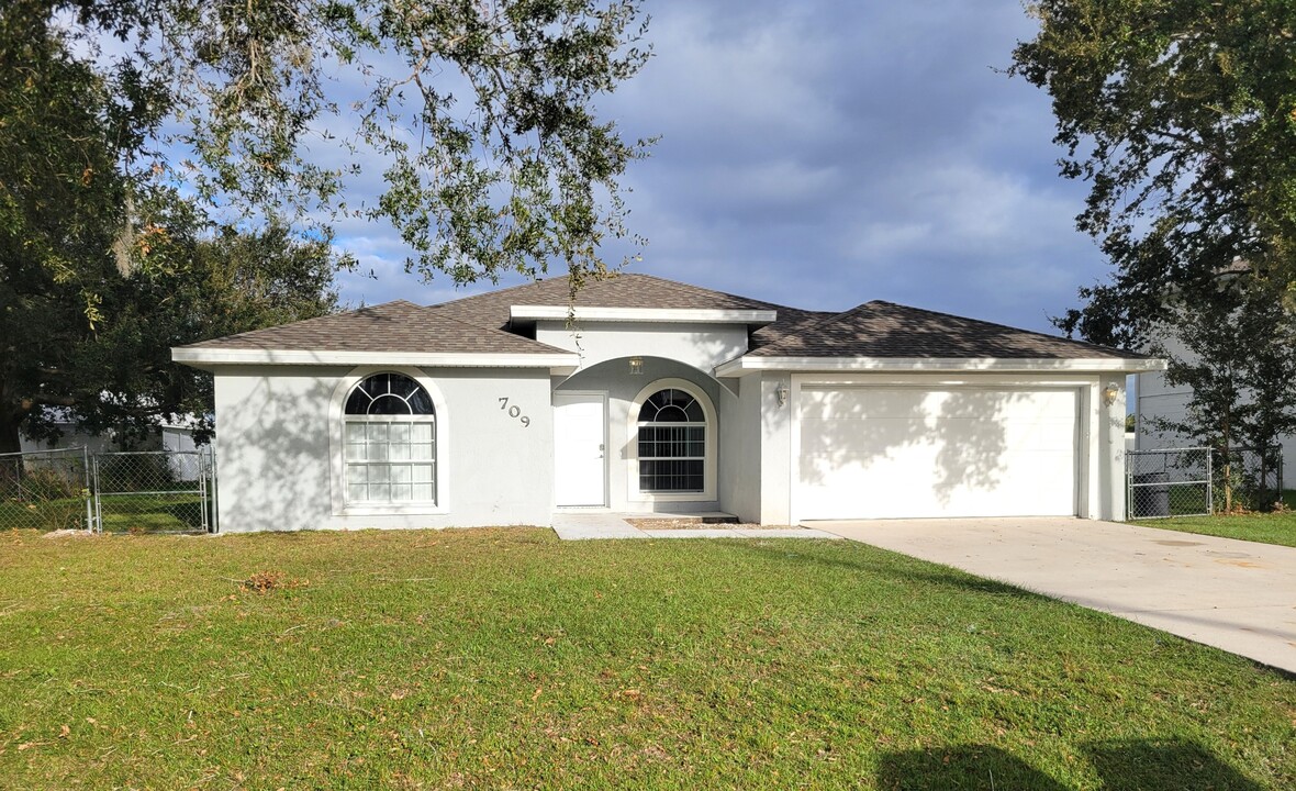 709 Platypus Ct in Poinciana, FL - Building Photo