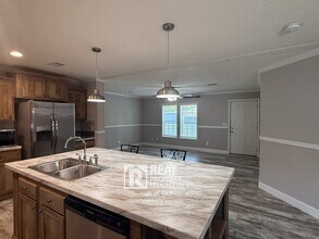 19212 Livengood Rd in Lutz, FL - Building Photo - Building Photo