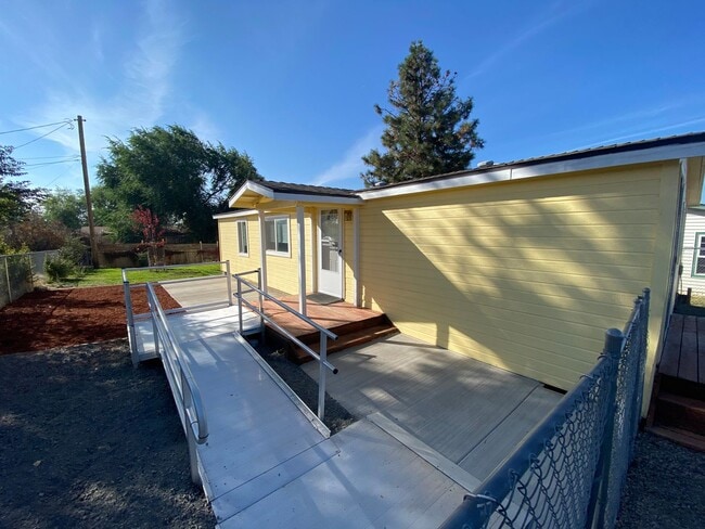 220 Van Ness St in Klamath Falls, OR - Building Photo - Building Photo