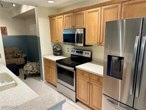 8261 Pathfinder Loop in Ft. Myers, FL - Foto de edificio - Building Photo