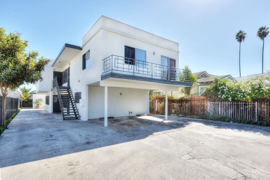 2744 S Mansfield Ave in Los Angeles, CA - Building Photo