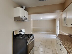 407 Harold Ln in Baytown, TX - Building Photo - Building Photo