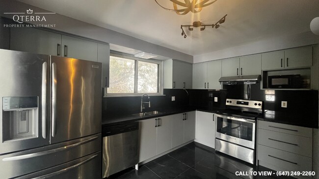 76 Ambleside Dr in Brampton, ON - Building Photo - Building Photo