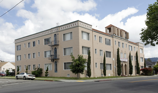 Eastwood Apartments in Oakland, CA - Building Photo - Building Photo