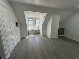 22 2nd Ave in Paterson, NJ - Building Photo