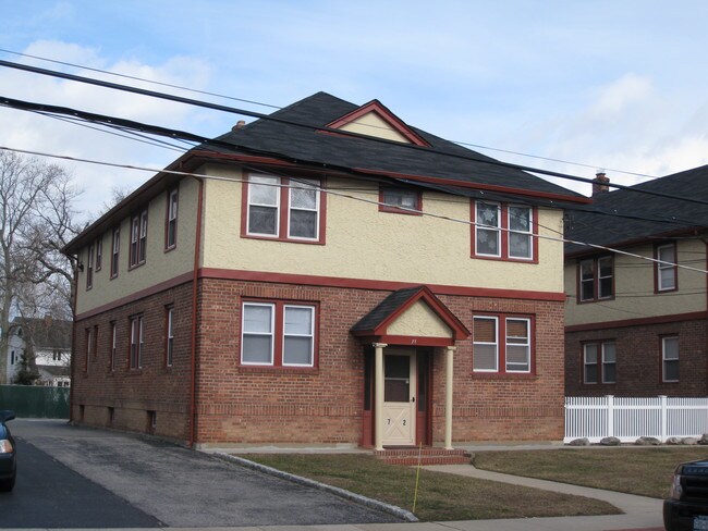 72-80 Union Ave in Amityville, NY - Foto de edificio - Building Photo