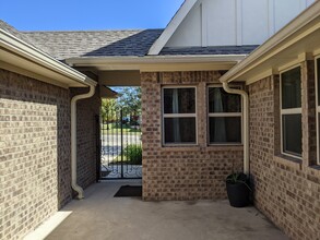 113 Lightcliff St, Unit 1 in Hutto, TX - Foto de edificio - Building Photo