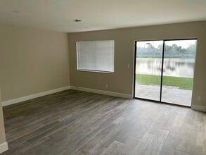 2504 Seaside Dr in Greenacres, FL - Foto de edificio - Building Photo