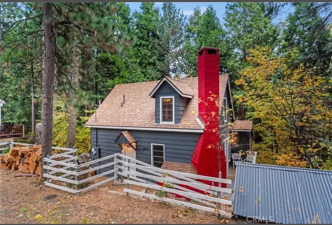 26776 CA-189 in Lake Arrowhead, CA - Foto de edificio