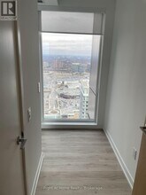 395 Square One Dr in Mississauga, ON - Building Photo - Building Photo