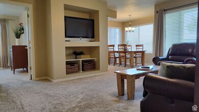1196 E 6600 S in Murray, UT - Foto de edificio - Building Photo