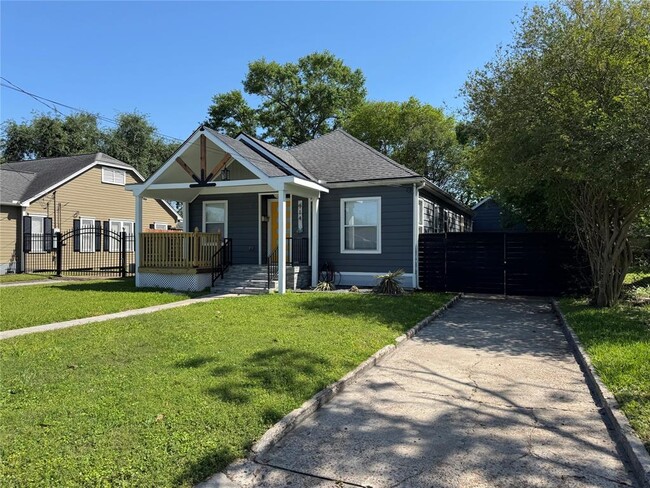 914 Joyce St in Houston, TX - Foto de edificio - Building Photo