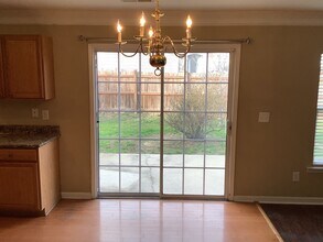 6157 Paducah Dr in Raleigh, NC - Foto de edificio - Building Photo