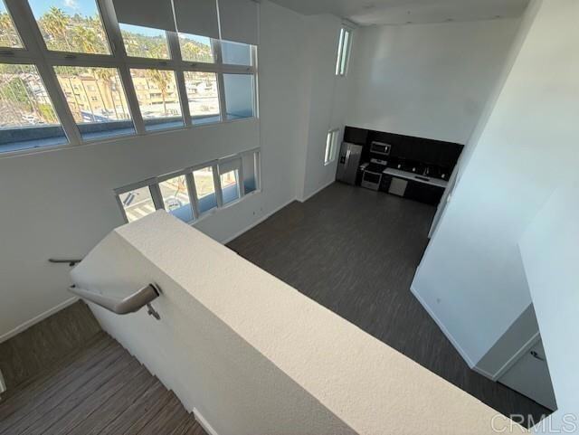 5750 Hollywood Blvd, Unit 636 in Los Angeles, CA - Building Photo - Building Photo