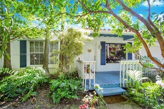 119 Harbor Dr in Key Biscayne, FL - Building Photo - Building Photo