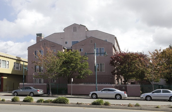 Emeryvilla Apartments in Emeryville, CA - Building Photo - Building Photo
