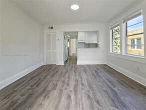 2007 SW 10th St in Miami, FL - Building Photo - Building Photo