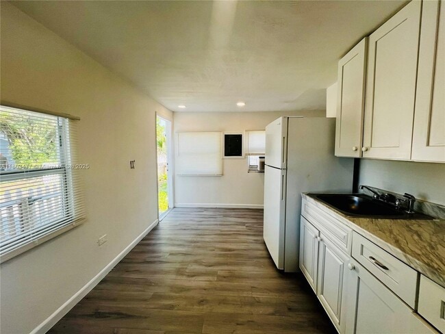 property at 1927 Windsor Ave