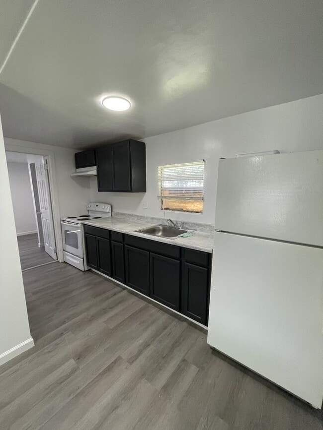 711 Nashville Rd in Lakeland, FL - Building Photo - Building Photo