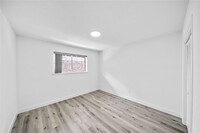 1106 W Tri Oaks Ln photo'