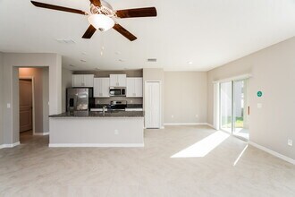 7211 Spring Snowflake Ave in Tampa, FL - Building Photo - Building Photo