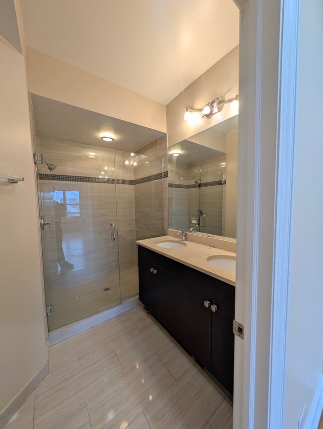 4742 N Sawyer Ave, Unit #2 in Chicago, IL - Foto de edificio - Building Photo