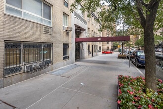 411 West End Ave in New York, NY - Building Photo - Building Photo