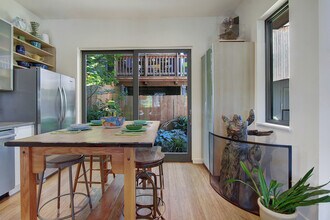 216 26th Ave E in Seattle, WA - Building Photo - Building Photo