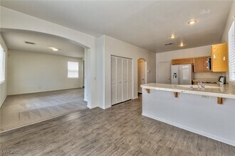 997 E Scarlet Haze Ave in Las Vegas, NV - Building Photo - Building Photo