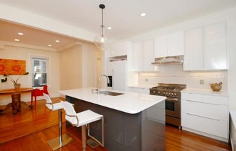 45 Putnam Ave, Unit 1 in Cambridge, MA - Foto de edificio - Building Photo