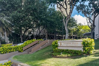 Royal Iolani in Honolulu, HI - Building Photo - Building Photo