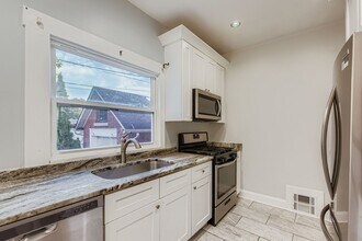 7356 N Ashland Blvd in Chicago, IL - Building Photo - Building Photo