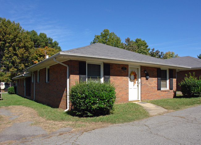 2800-2810 Reid St in Winston-Salem, NC - Foto de edificio - Building Photo