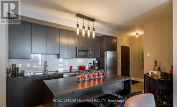 3700-3700 Hwy 7 in Vaughan, ON - Building Photo - Building Photo