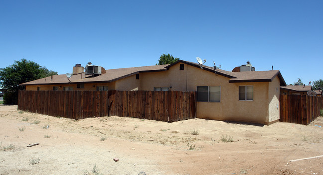 20345 Zuni Rd in Apple Valley, CA - Foto de edificio - Building Photo