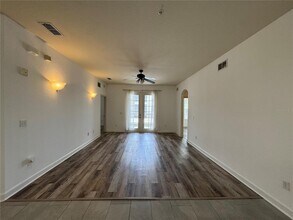 3000 Laurel Park Ln in Kissimmee, FL - Foto de edificio - Building Photo