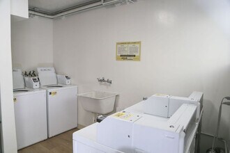 1477 Canfield Ave. Apartments in Los Angeles, CA - Building Photo - Building Photo