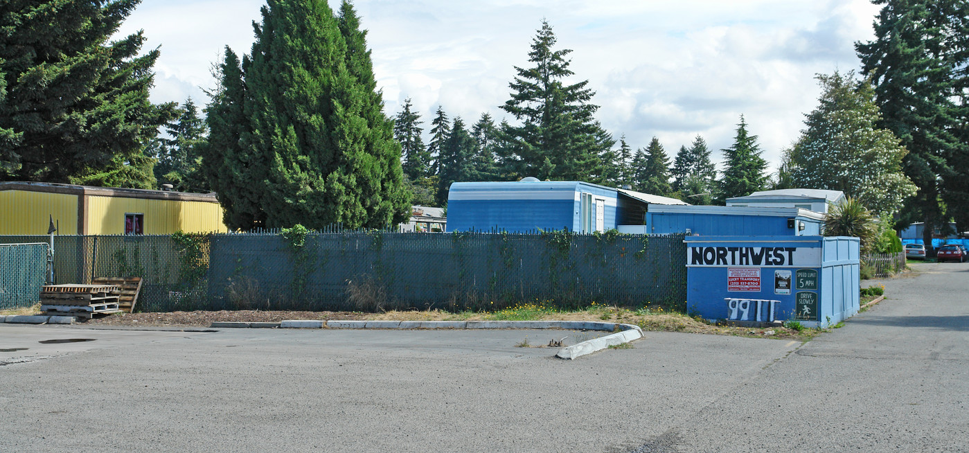 Northwest Trailer Park in Lakewood, WA - Foto de edificio