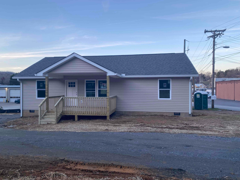 85 Maple St in Franklin, NC - Building Photo