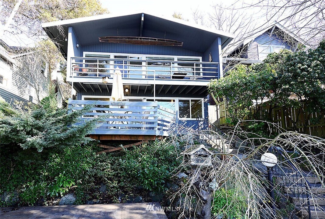 5012 Baker Ave NW, Unit Upstairs Right Room in Seattle, WA - Building Photo