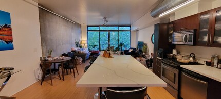 1111 S Grand Ave in Los Angeles, CA - Foto de edificio - Building Photo