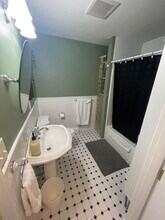 14 Oak St, Unit 2 in Somerville, MA - Foto de edificio - Building Photo